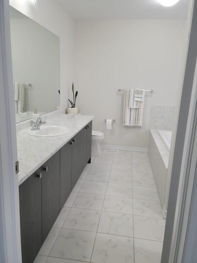Niagara- Beautiful Cozy Sunfilled Big Complete House Minutes Drive From Falls Thorold Exterior foto