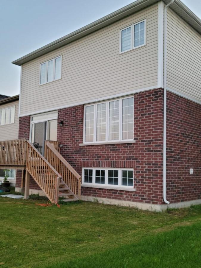 Niagara- Beautiful Cozy Sunfilled Big Complete House Minutes Drive From Falls Thorold Exterior foto